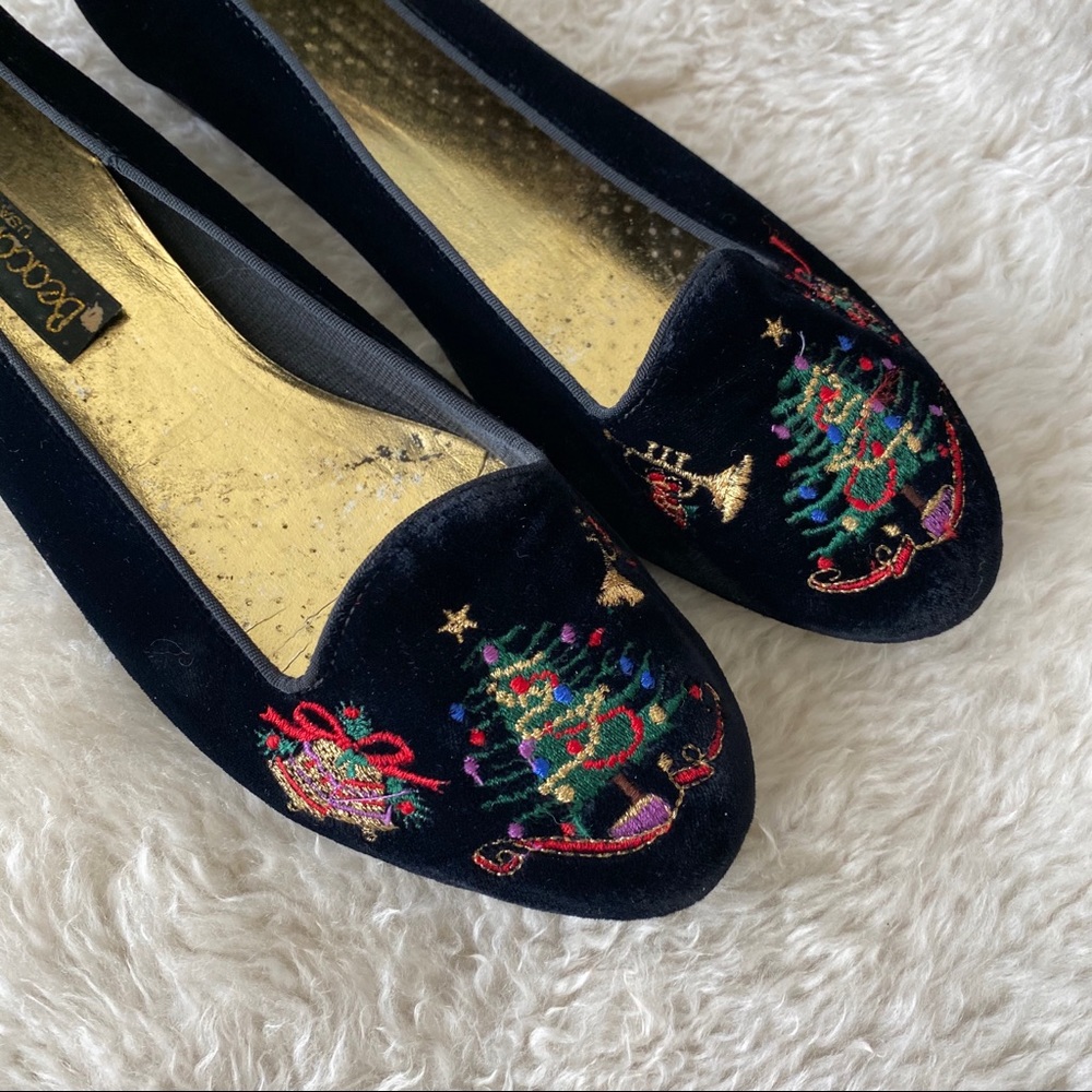Vintage Beacon USA Christmas Tree & Gifts Embroidered Black Velvet Loafer Flats - Picture 7 of 11